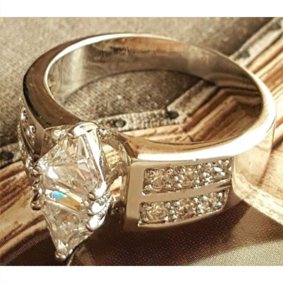 Silver Cubic Zirconia Solitaire  Ring Size 10 Marquise Cut - Picture 3 of 9